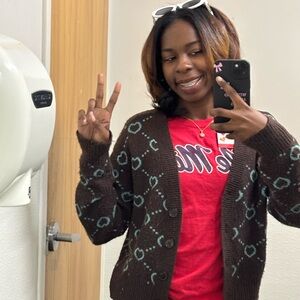 Meet your Posher, Deashia